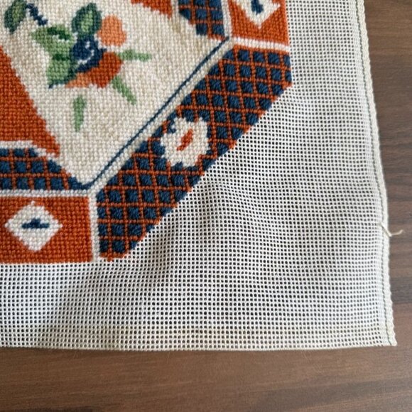 Vintage European Needlepoint Folk Art Flowers Octagon 14.5 x 15" Unframed - Picture 2 of 9